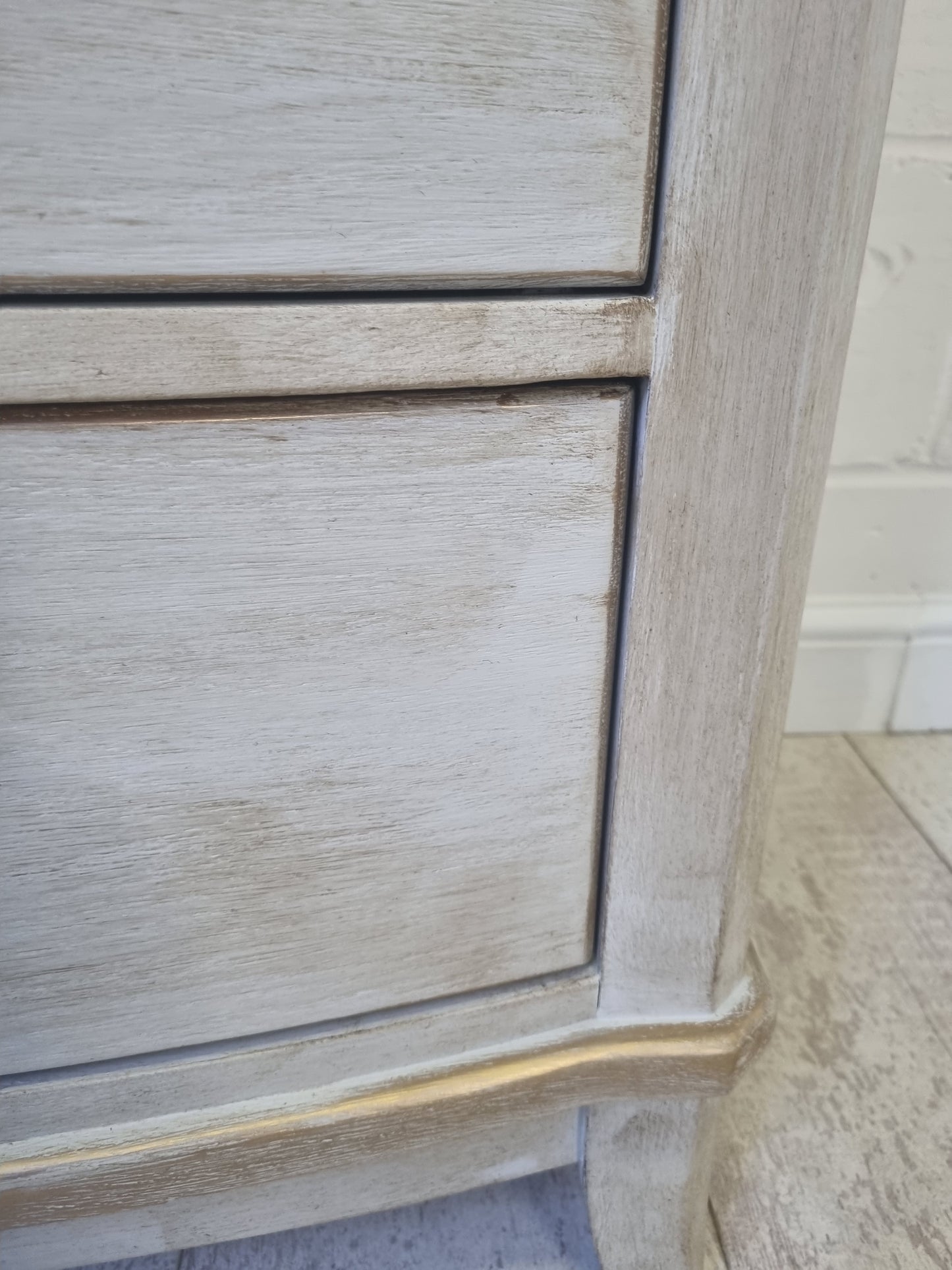 Shabby chic chest of drawers