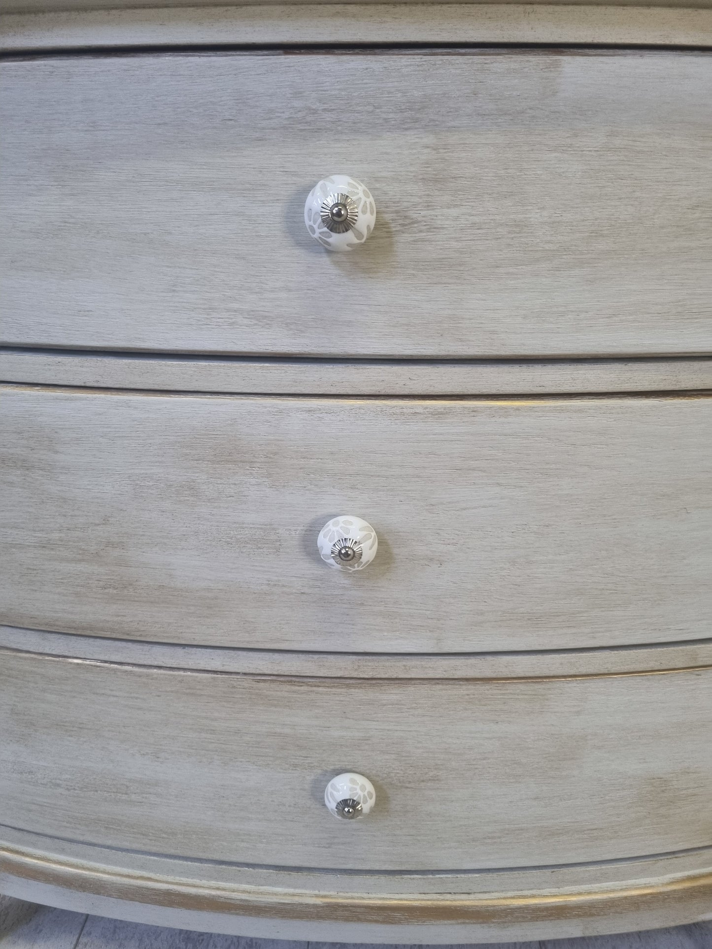 Shabby chic chest of drawers