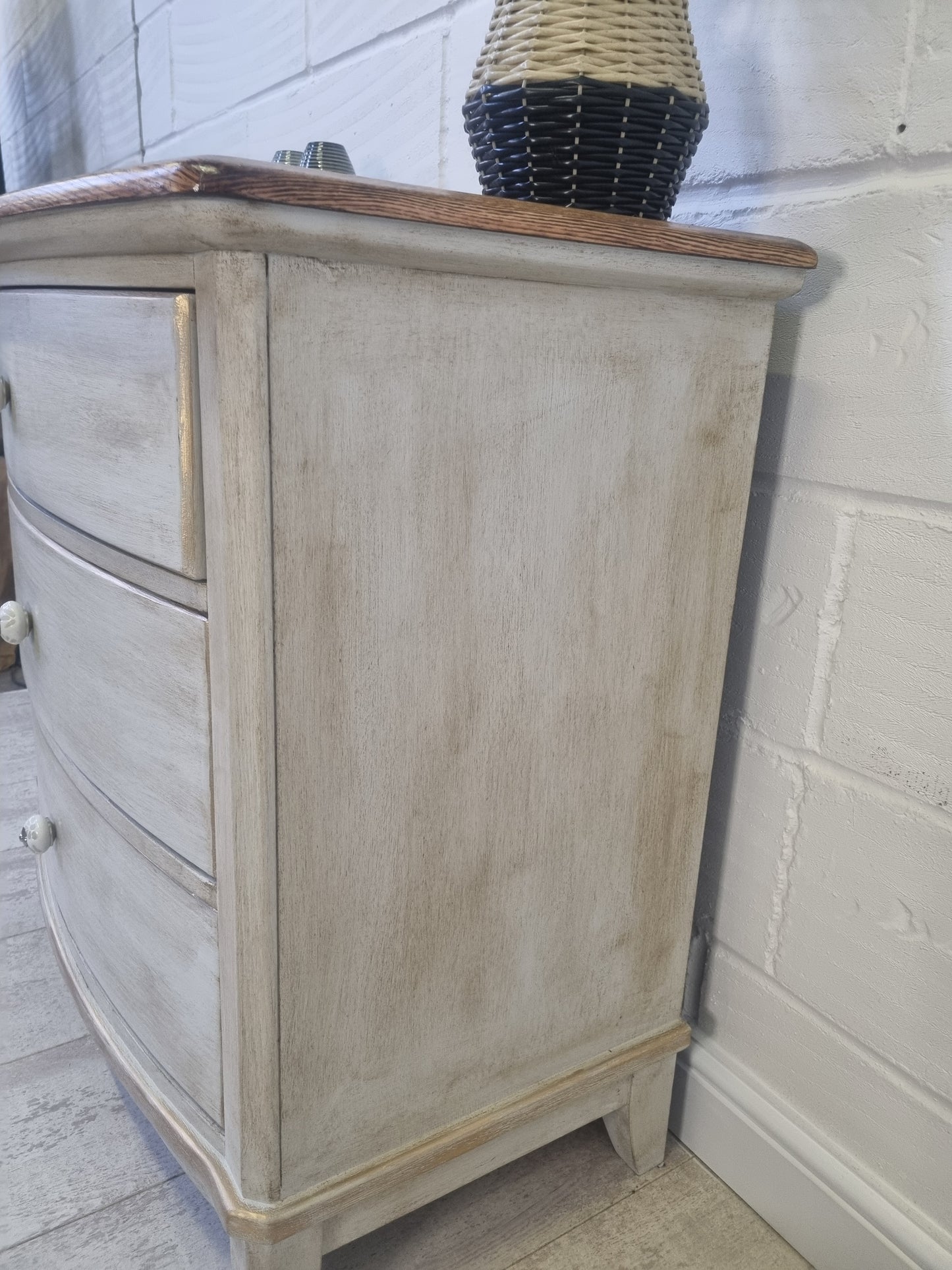 Shabby chic chest of drawers