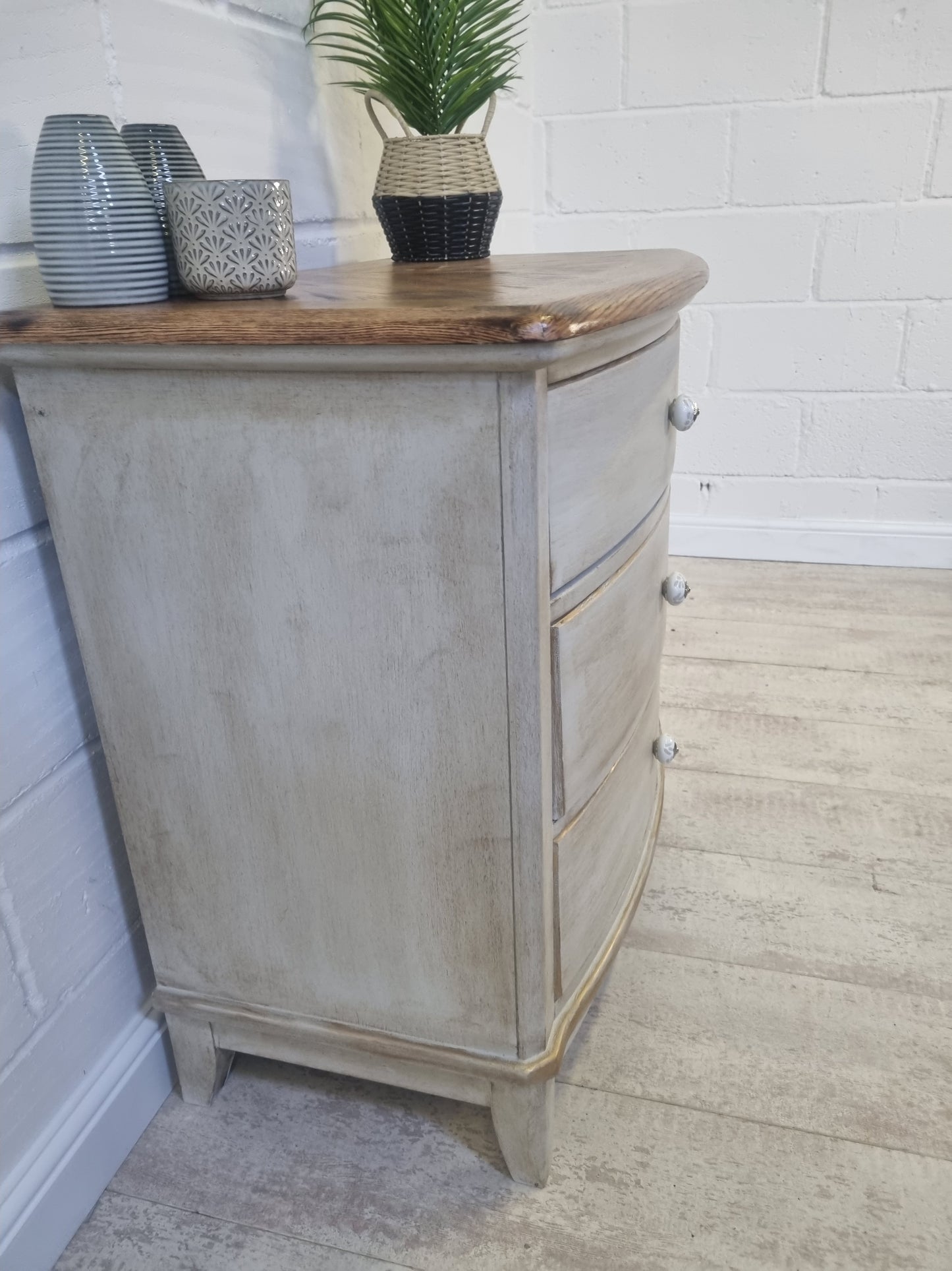 Shabby chic chest of drawers