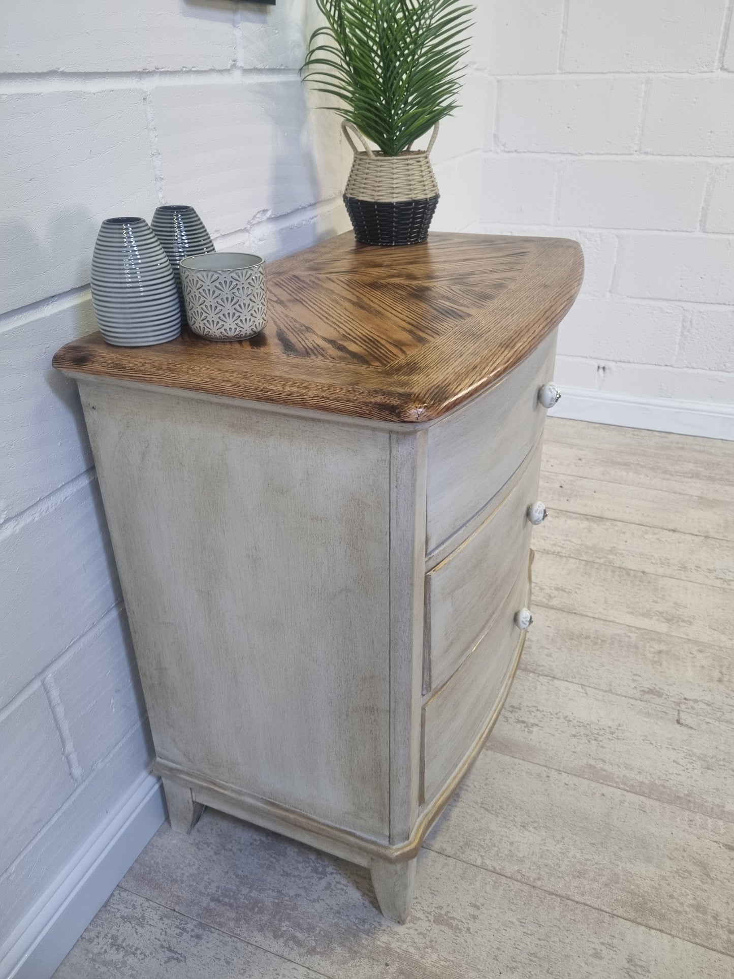 Shabby chic chest of drawers